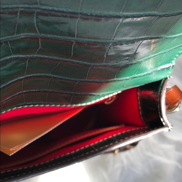 Cross body - Picture 3 of 3